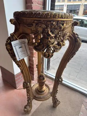 Luxury Italian-Style Pedestal Table – Solid Wood
