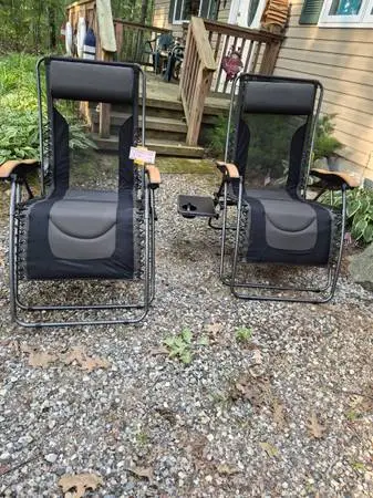 2 Zero Gravity Chairs