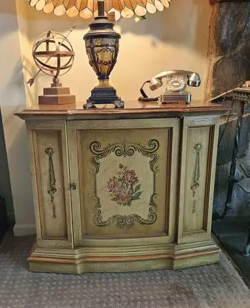 Vintage Magnavox Venetian Stereo Console Turntable