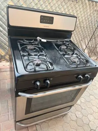 Frigidaire 30” Gas Stove / Range