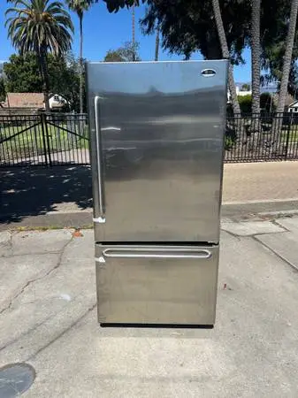 Warranty/GE Profile fridge 30”cools great  free delivery installation