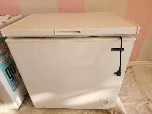 Magic Chef 7 cf chest freezer.