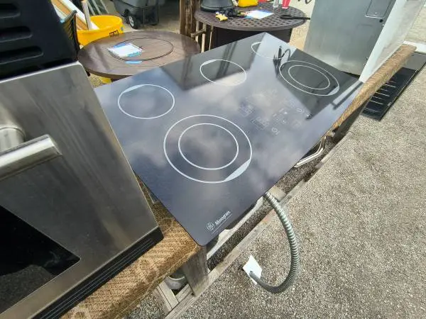36W Black GE Monogram Electric Cooktop Model #ZEU36RBF1BB Used