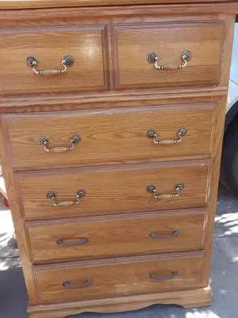 0Heirloom Ethan Allen America made real wood Chest of drawers