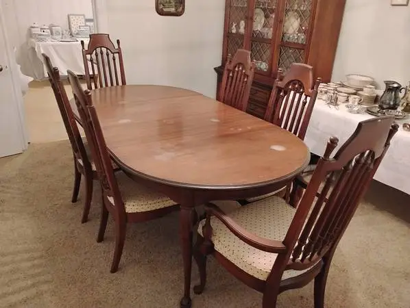 Drexel Dining Table with 6 Chairs