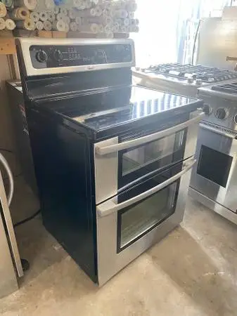 SS Whirlpool Stove Double Oven Convection Model #GGE390LXS01 Used