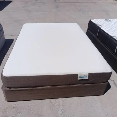 Full size mattress and box spring