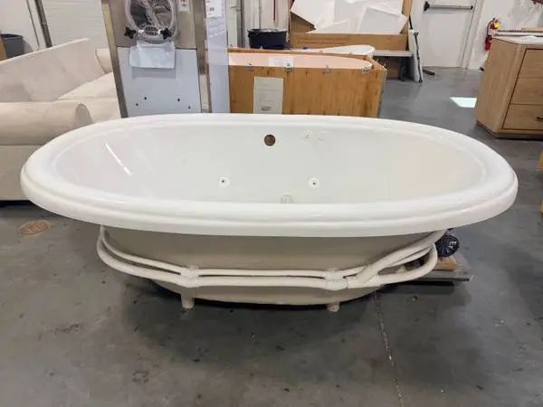Spa Escapes Martinique 78 x 44 Whirlpool Acrylic Bathtub Brand New