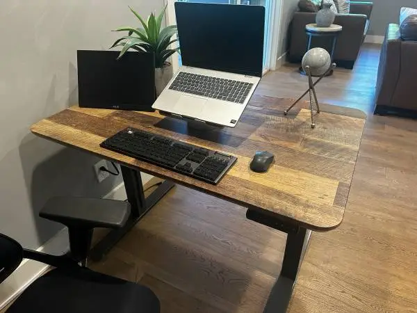 Complete Premium Home Office Setup – Vari Standing Desk, OM5 Chair & Glass Mat