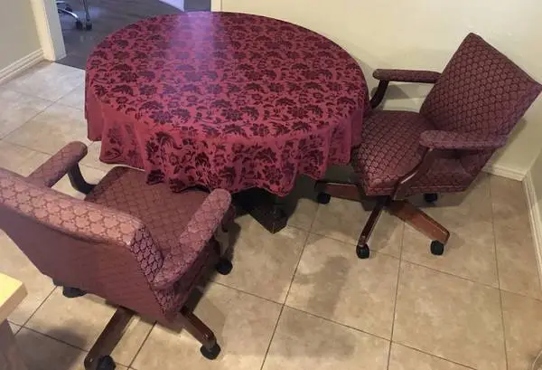 Better price! Conference room table & 3 comfortable chairs