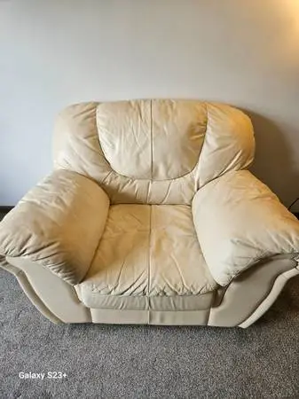FREE 1-Seater Single Sofa (Good condition) - Must Go Today!