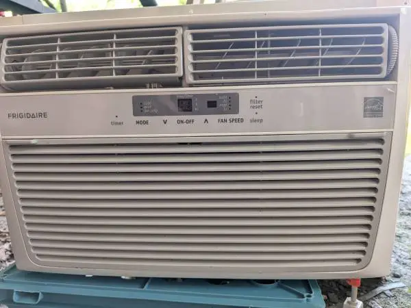air conditioners 6000 BTU two of them