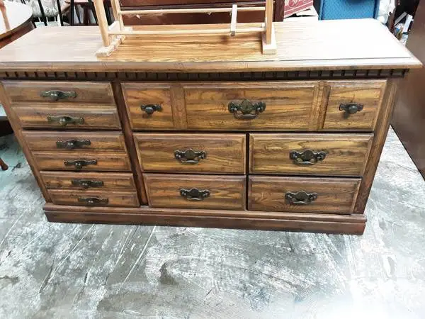 Dresser  10514