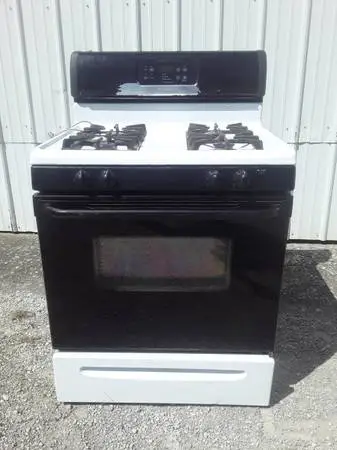 Frigidaire Gas Stove. In great condition.
