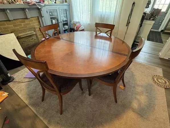 Hickory White Chagall 64 Round Pedestal Dining Table – Model 790-14