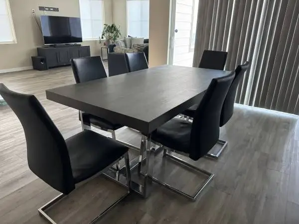 Kitchen Table & Chair Set – Excellent Condition – $350