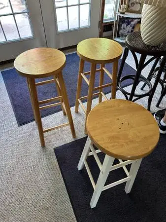 3 Bar stools