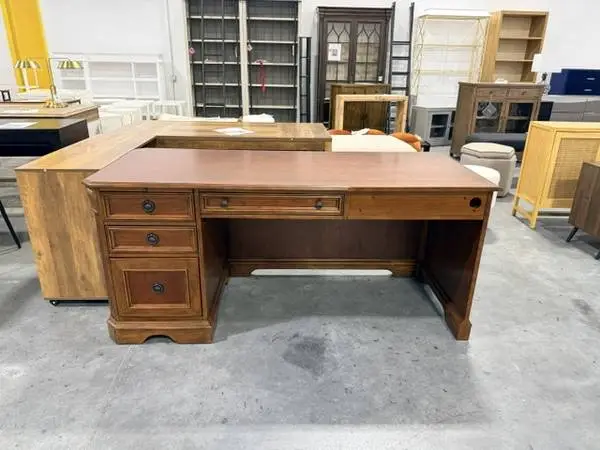 Hooker Furniture Brookhaven Left Pedestal Desk Medium Clear Cherry