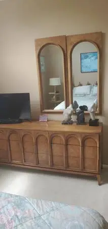 MID- CENTURY BEDROOM SCULPURAL ARCHED