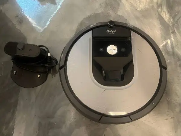 iRobot Roomba 960 Robot Vacuum – Smart Mapping & Wi-Fi Enabled
