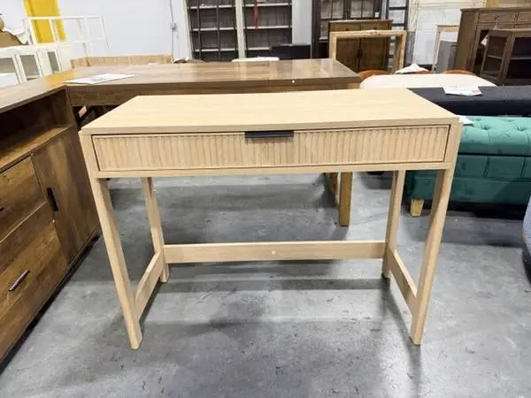 Saracina Home Reeded 38 Writing Computer Desk Coastal Oak Brand New