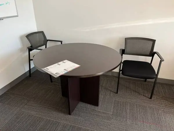 Round Office Meeting Table – Excellent Condition $99 OBO