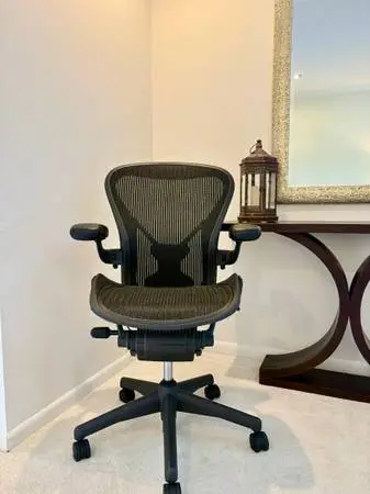 Herman Miller Aeron PostureFit Fully Loaded EXCELLENT CONDITION!
