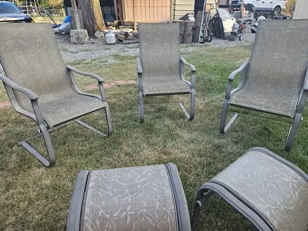 Set of 6 patio chairs & 2 ottomans/foot stools