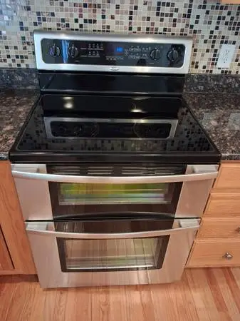 Stainless Electric Range Mint Condition whirlpool-venthood free