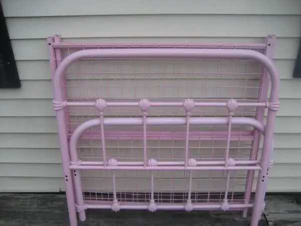 Very Pretty/Girls/Pink Brass Bed -Twin Sz.(76X40)