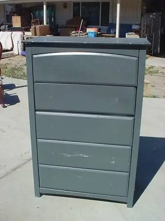 5 drawer dresser needs new knobs