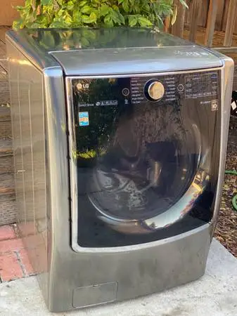 LG Mega Capacity Washer 5.2 cu. ft.