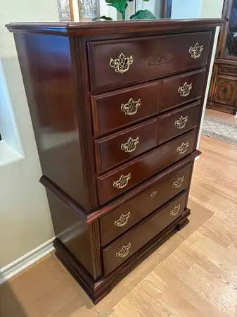Chest of Drawers & Matching Nightstand