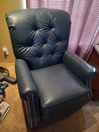 (2) FLEXSTEEL POWER RECLINERS