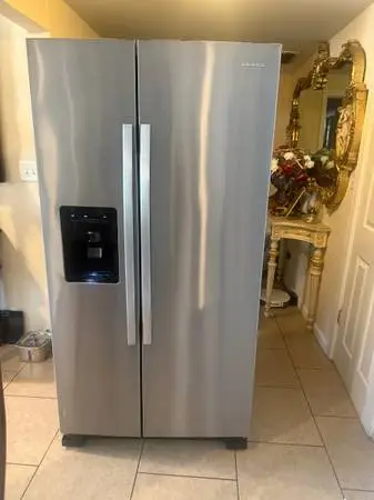 Refrigerator side-by-side