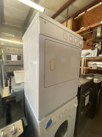 White GE Gas Dryer 5.7 Cu Ft Model #DSXH43EACWW Used Good Cond