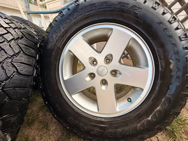 Jeep Wrengler 5x5 weels and tires set of 5