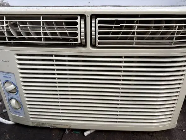 used Frigidaire window unit BTU 8000