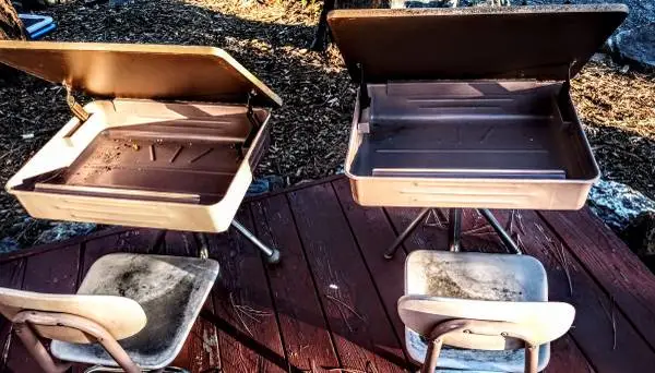 TWO CHILD SCHOOL DESKS/CHAIR UNIT