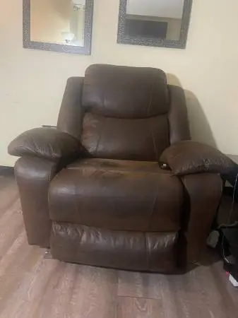 Electric reclining chair with foot rest