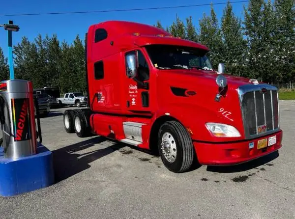 2013 Peterbilt 587
