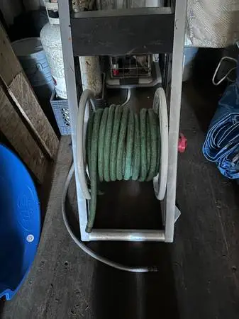 Garden hoses & reel
