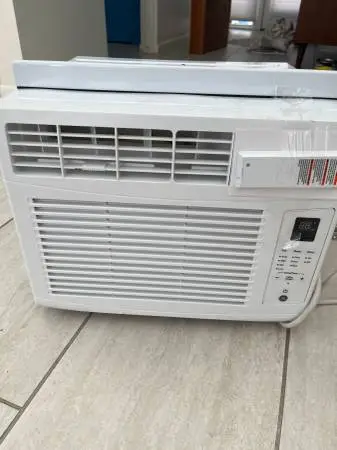 GE Small Room Air Conditioner 6,000 BTU