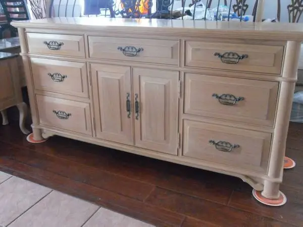 BEDROOM SET