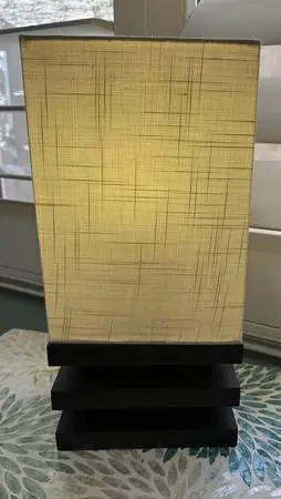 ACCENT TABLE LAMP WITH BEIGE SHADE   NEW