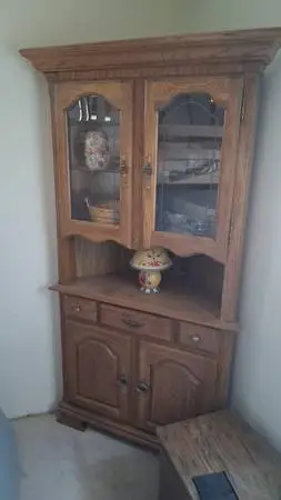 Corner Hutch