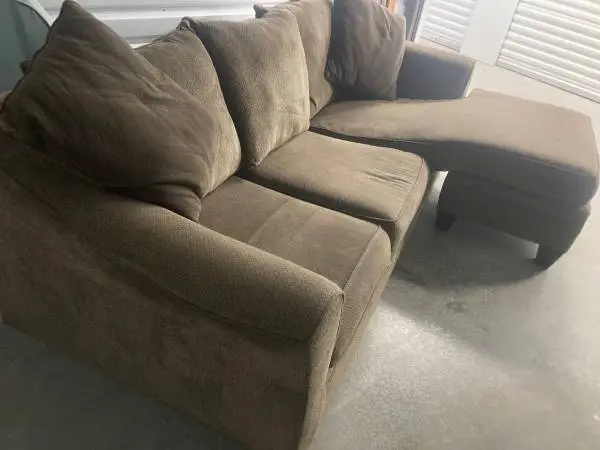 Couch forest green,L shape,seats 6,hlp dlvr