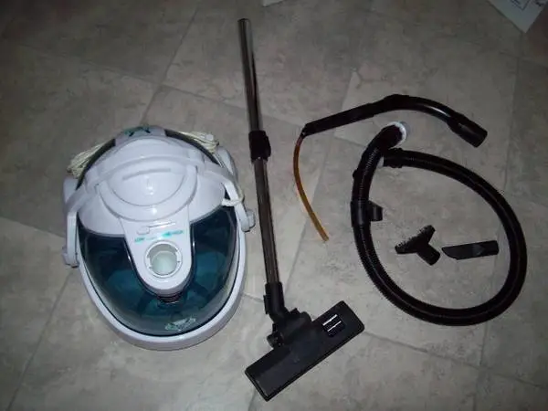 H2O Vacuum -Brand New Never Used / Excellent for Allergenic People