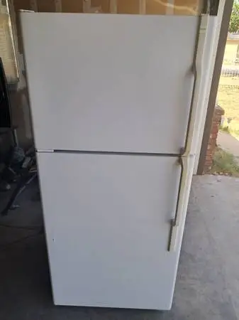REFRIGERATOR CAN DELIVER