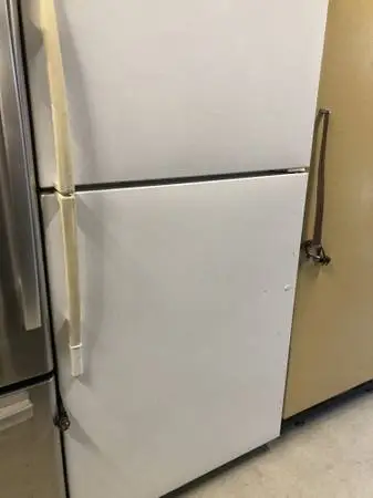 Refrigerator,white, 21 ft.³,Maytag,rev drs,pull out shelves,clean,dlvr